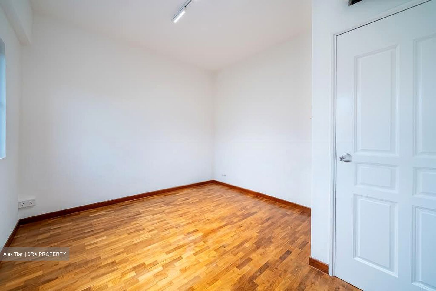 Excelsior Gardens (D16), Terrace #576322381
